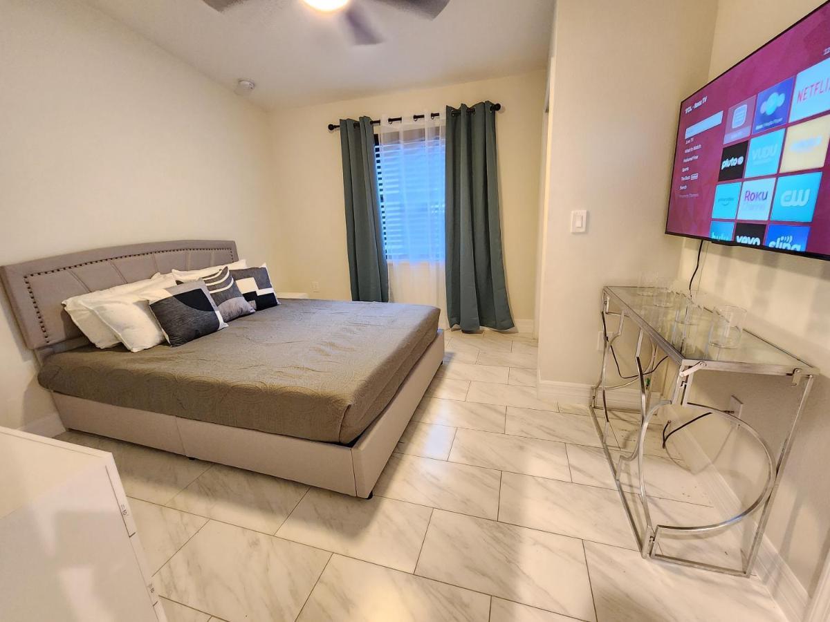 The Villa Orlando@College Park. Sleeps16 Esterno foto