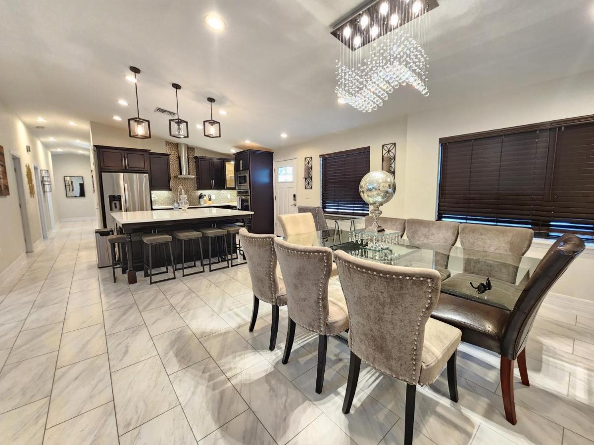 The Villa Orlando@College Park. Sleeps16 Esterno foto